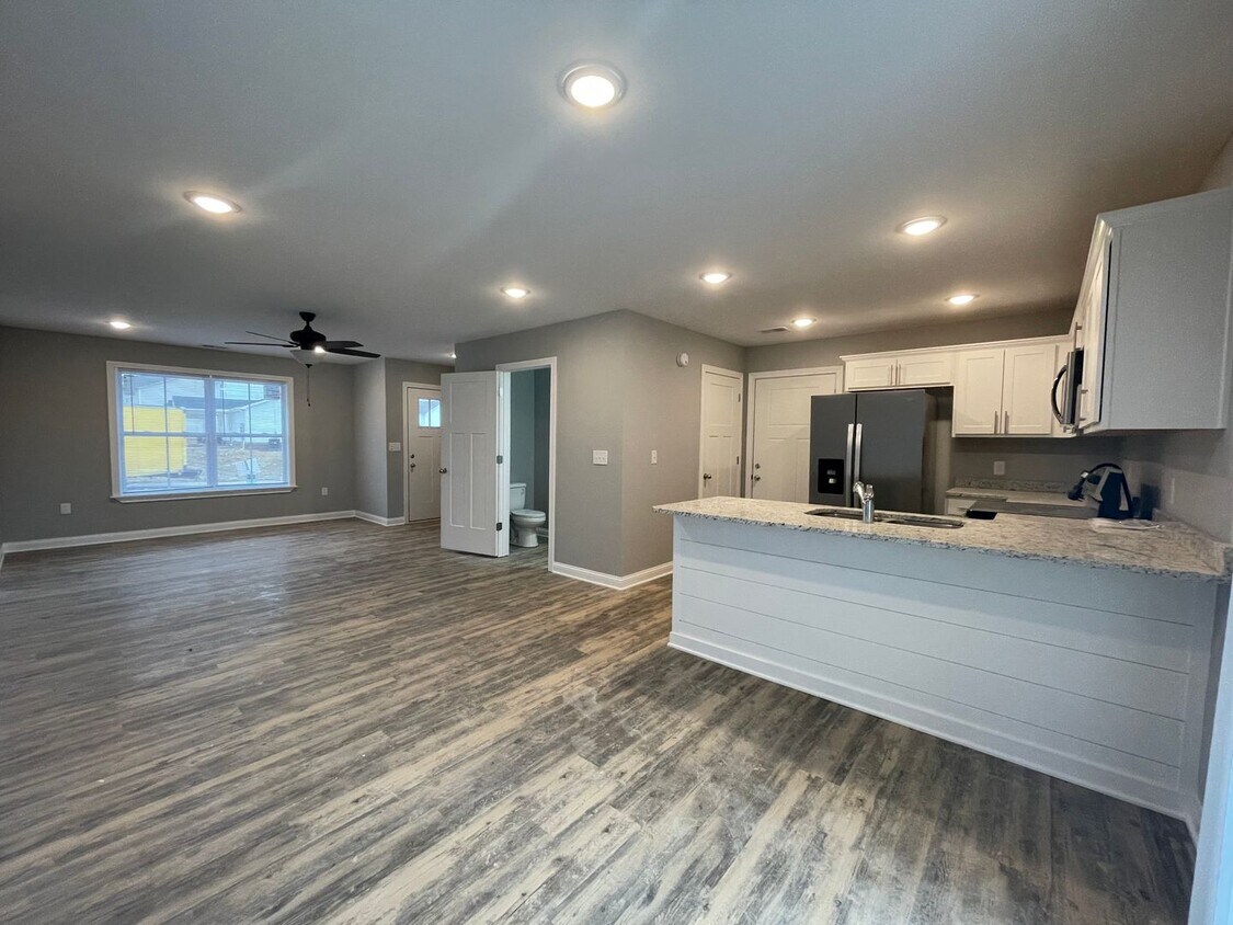 Foto principal - 107/105 Tucker Ln