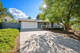 Building Photo - 510 S Skyview Dr