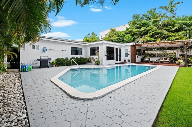 Foto del edificio - 3551 E Glencoe St