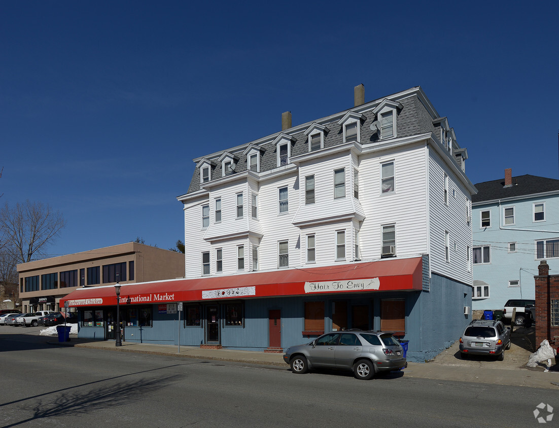 Primary Photo - 1572-1586 Pleasant St