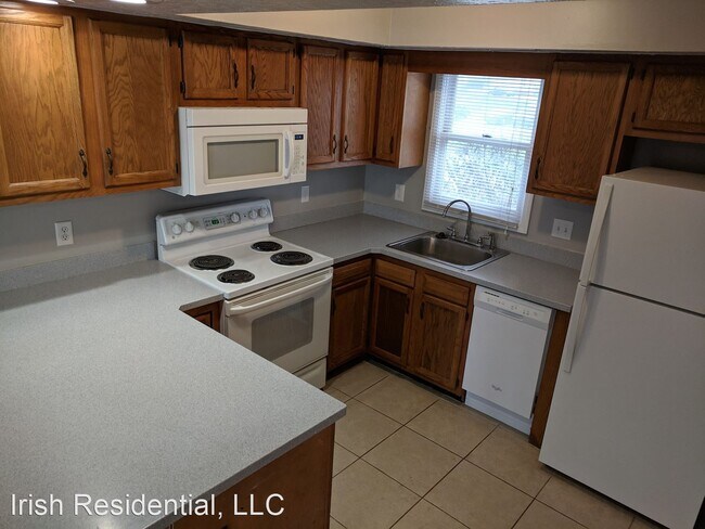 Building Photo - 3 br, 2.5 bath Room For Rent - 109 N Hill St