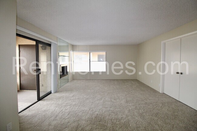 Foto del edificio - 6747-132 Friars Road