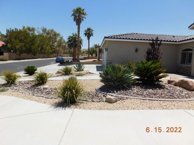 Building Photo - 2313 S Del Rosa Dr