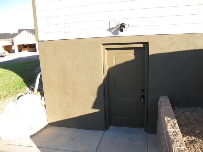 Building Photo - 2037 Bridle Cir