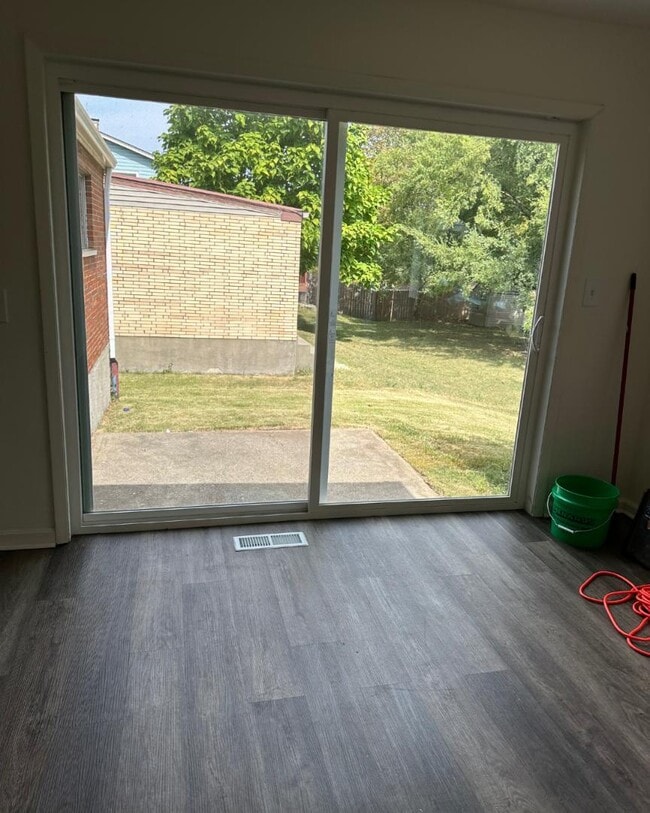 Foto del edificio - 7926 Glen Orchard Dr