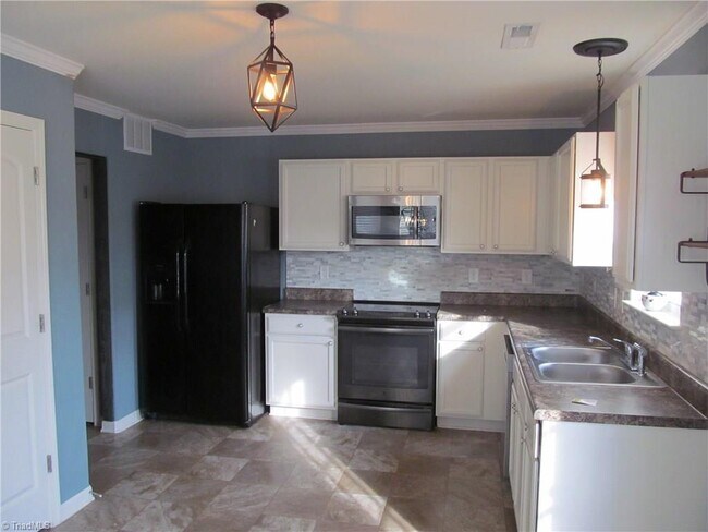 Foto del edificio - 2 Village Park Ct