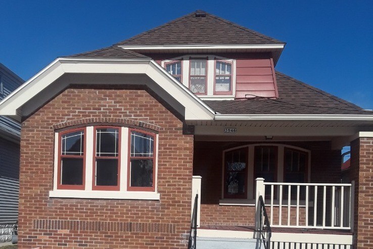 Frente del dúplex - 3946 E Edgerton Ave