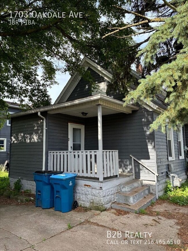 Building Photo - 1703 Oakdale Ave