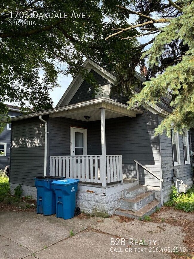 Foto del edificio - 1703 Oakdale Ave