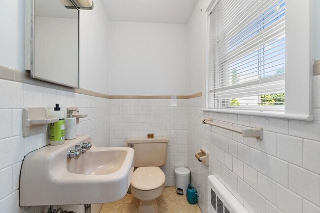 Building Photo - 17 Holworthy Pl