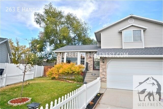 Primary Photo - No Deposit Option! Amazing 3 Bedroom Sandy...