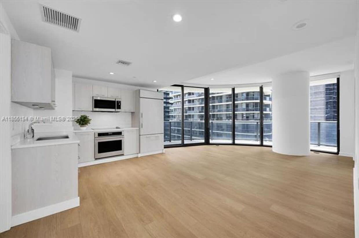 Photo - 45 SW 9th St unit 2101 (A11856184)