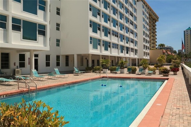 Building Photo - 33 S Gulfstream Ave