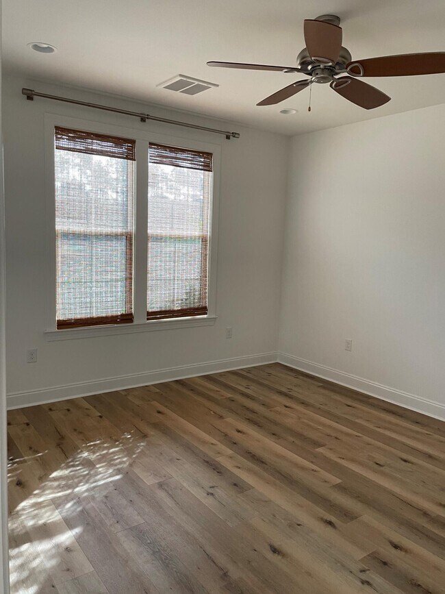Building Photo - 263 Windrow Way