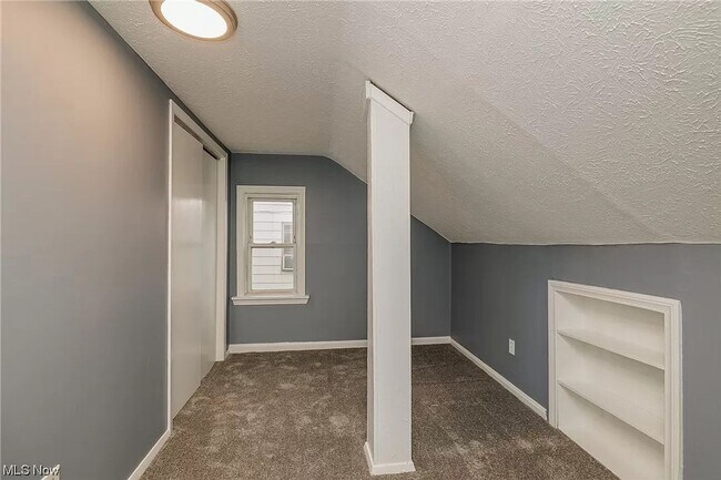 Building Photo - "Luxury Living: 5-Bedroom Single Family Ho...