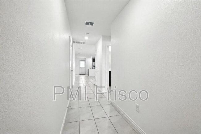 Building Photo - 1653 Bluffview Dr