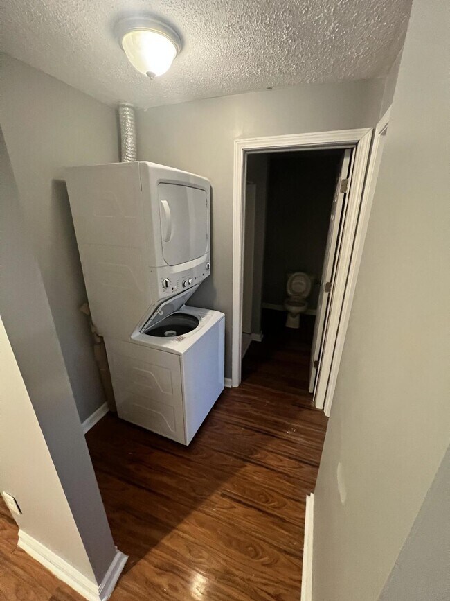 Foto del edificio - "1-Bedroom upstairs apartment on Main St with Full Bath in West Point!"