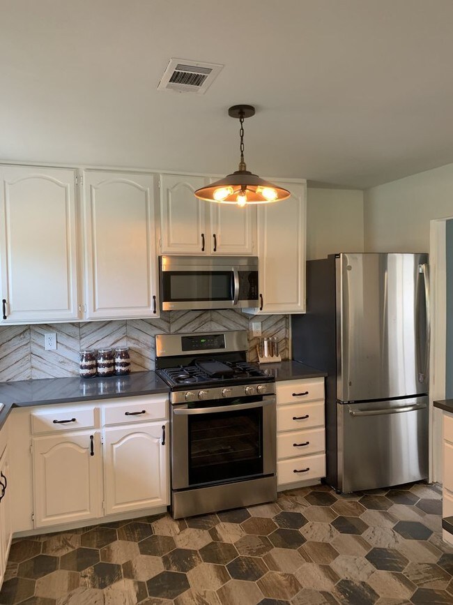Foto del edificio - 4 Bedroom 2 Bathroom Home in Decatur