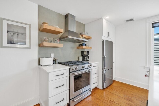 Foto del edificio - 466 E 7th St