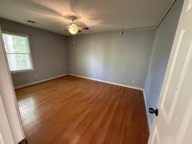 Foto del edificio - 847 Burns Walk Ct NW