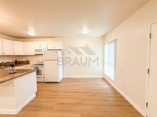 Building Photo - 5611 Fulcher Ave