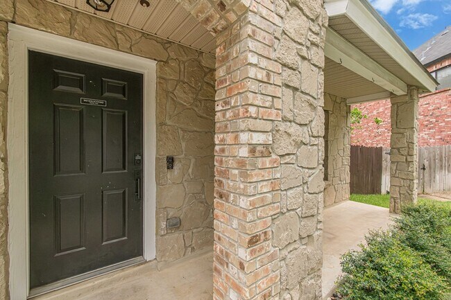 Building Photo - 11907 Altamonte Oaks