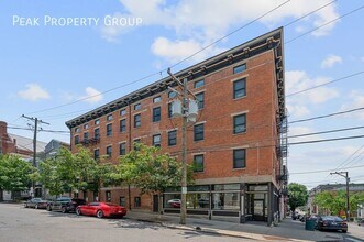 Building Photo - 433 E 13th St