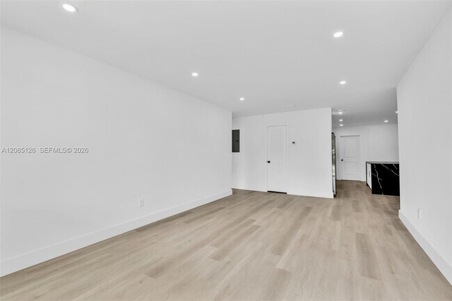 Foto del edificio - 1597 NE 143rd St