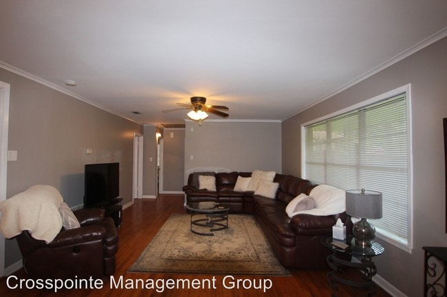 Building Photo - 3 br, 1.5 bath House - 523 Victory Dr.