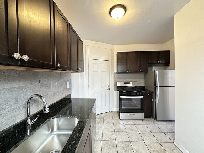 Foto del edificio - 6349 N Magnolia Ave