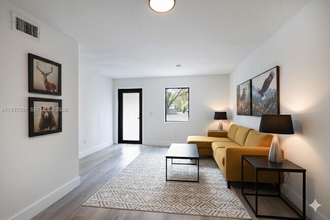 Foto del edificio - 37 NW 59th St