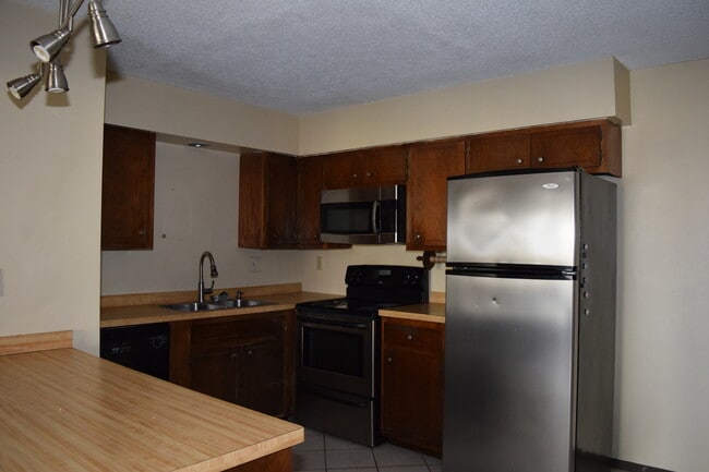 Building Photo - 3013 W Heritage Dr