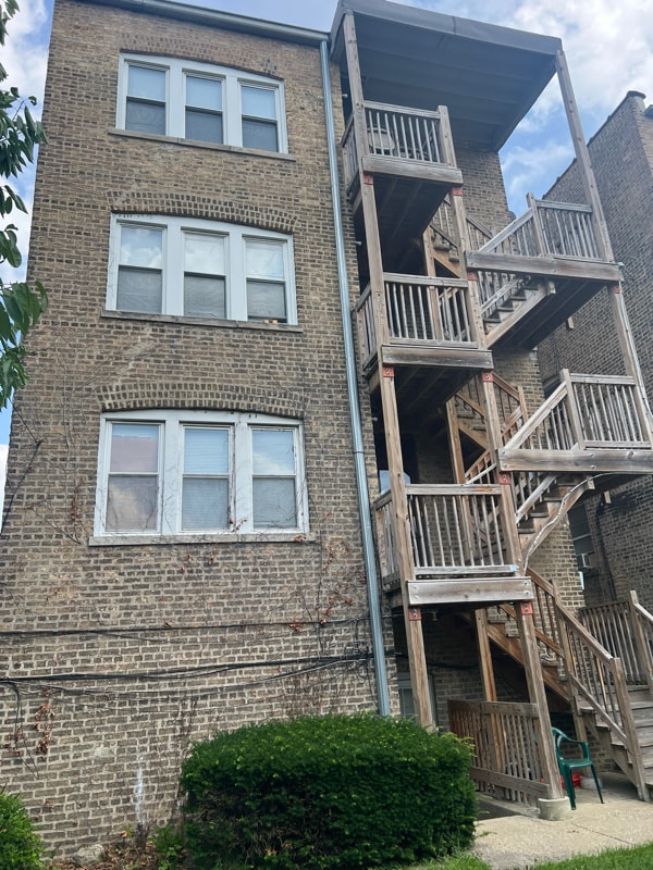 Building Photo - 6028 N Francisco Ave