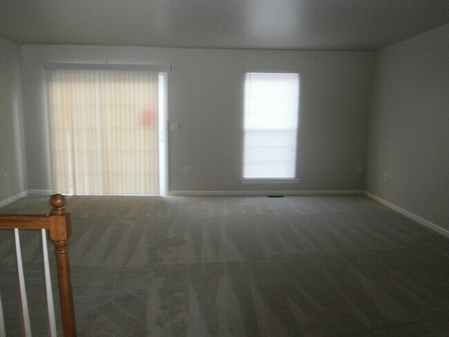 Building Photo - 2722 Equestrian Dr