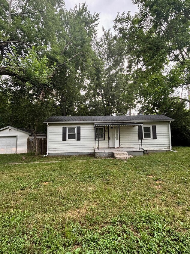 Foto principal - 5244 E 27th St