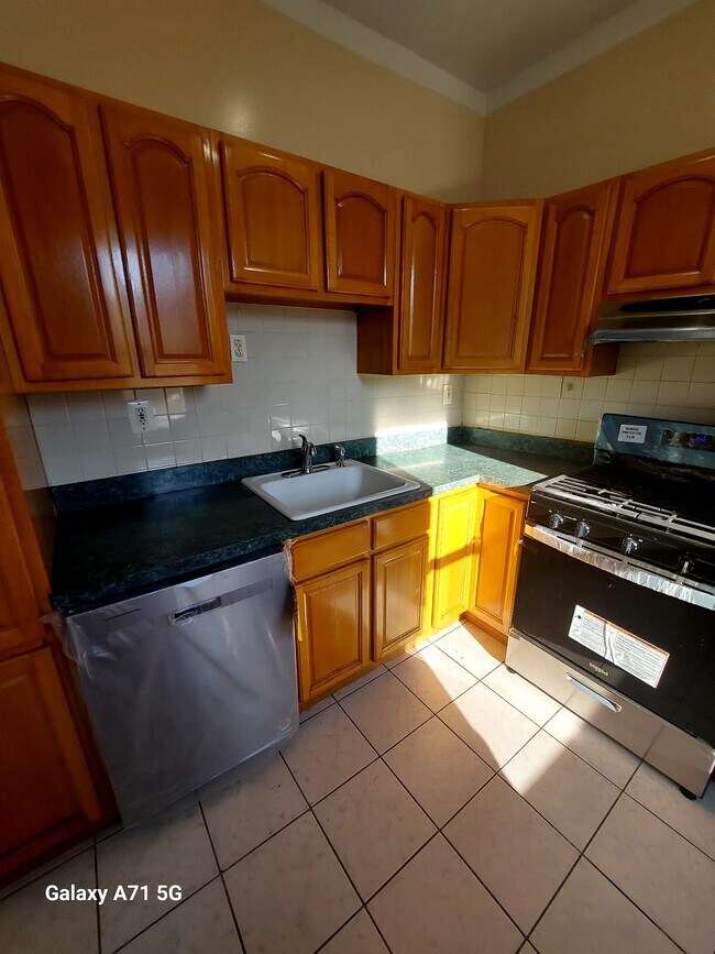 Foto del edificio - 253 Bowers St