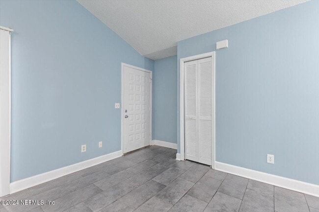 Building Photo - 8300 Plaza Gate Ln