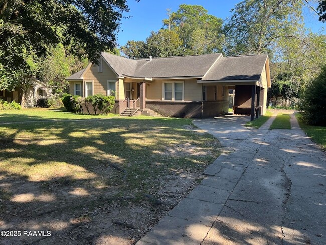 Building Photo - 617 Wilson St