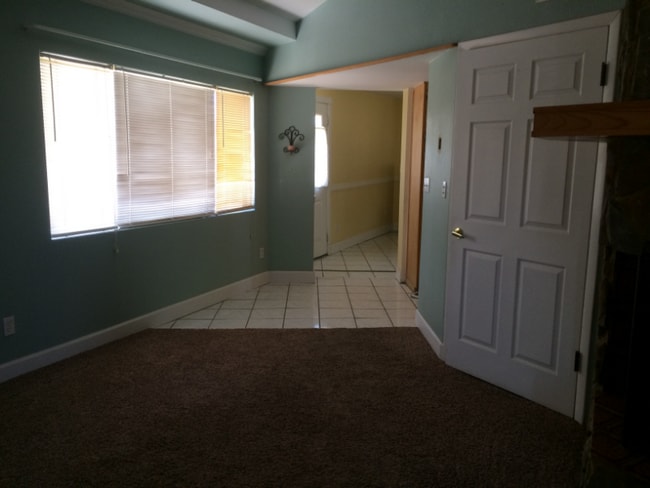 Building Photo - 803 Navajo Ln
