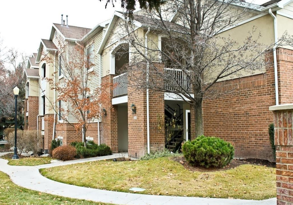 building - 150 S 800 E