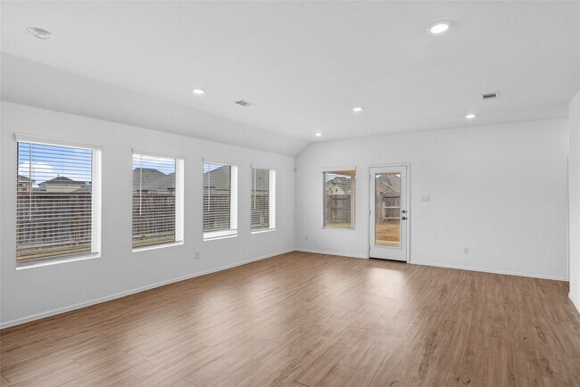 Foto del edificio - 3705 Paloma Fls Ln