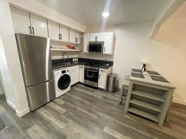 Building Photo - Newly remodeled studio in Lake Tahoe!