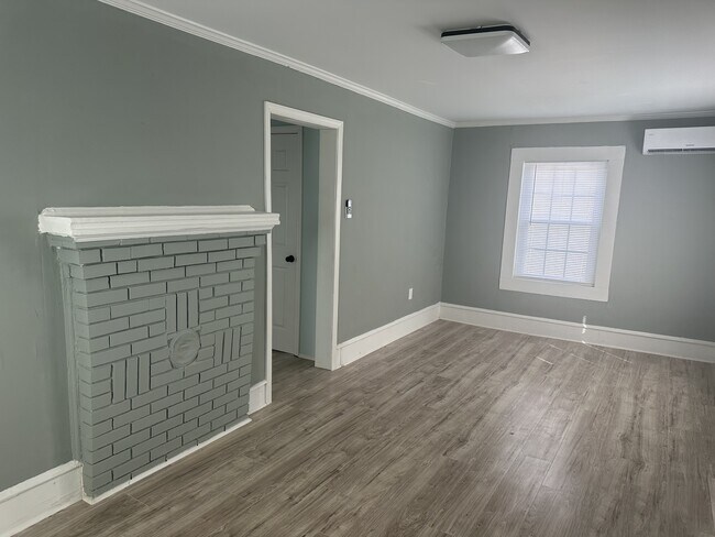 Building Photo - 105 Cabin St