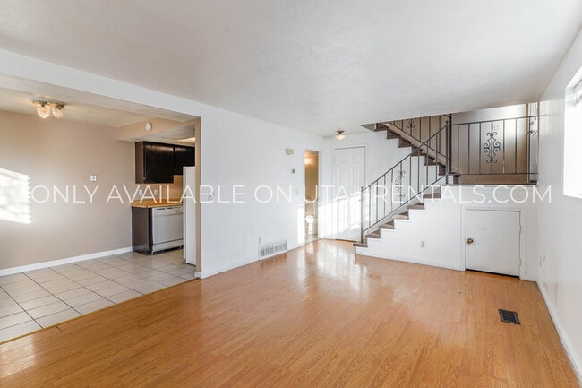 Photo - 228 W Foxbridge Dr Apartment