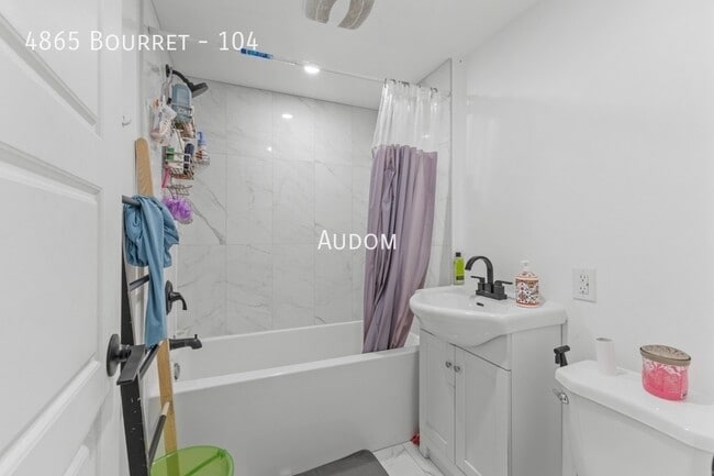 Building Photo - 4865 Av Bourret