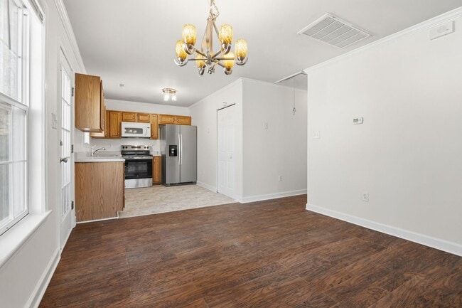 Building Photo - Ranch home in North East Raleigh: Available Now