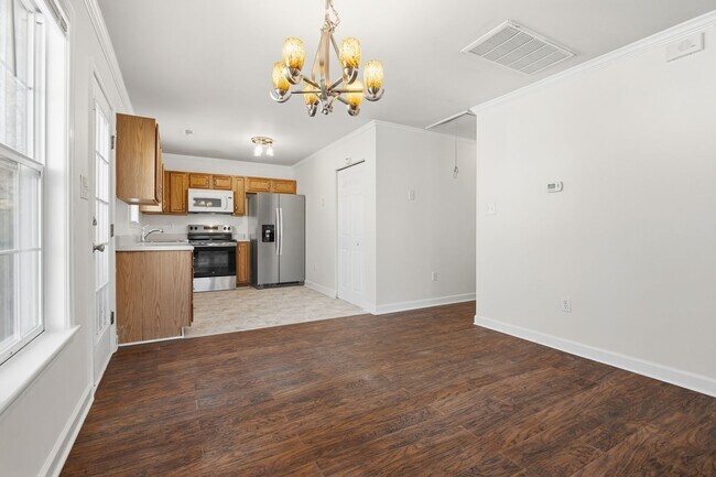 Foto del edificio - Ranch home in North East Raleigh: Available Now