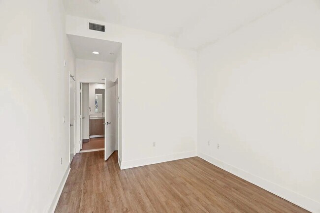 Foto del edificio - 5308 Sepulveda Blvd