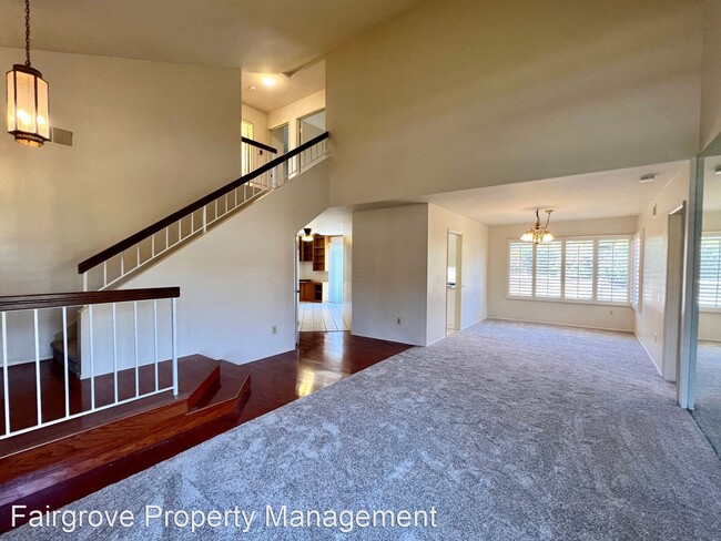Building Photo - 4 br, 3.5 bath House - 1033 Paseo Entrada