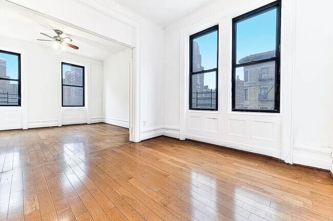 Building Photo - 3139 Broadway